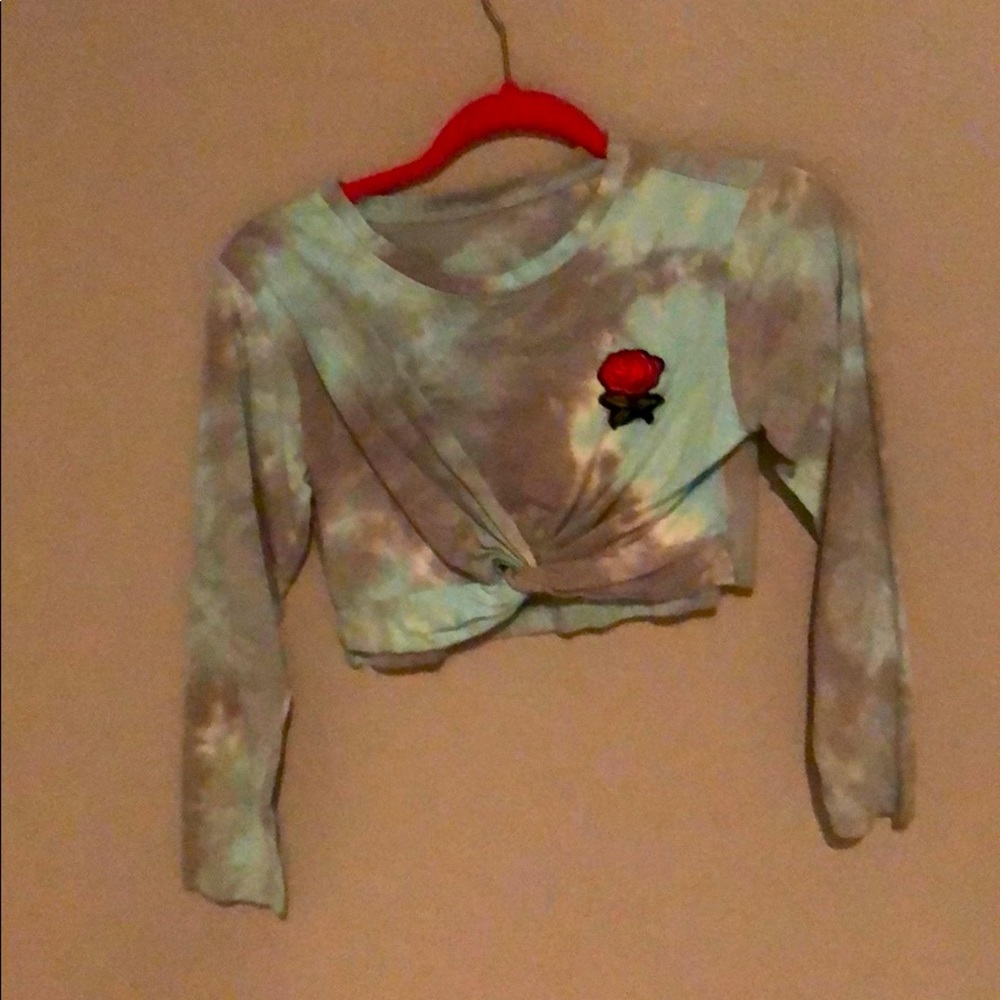 Crop top long sleeve shirt.
